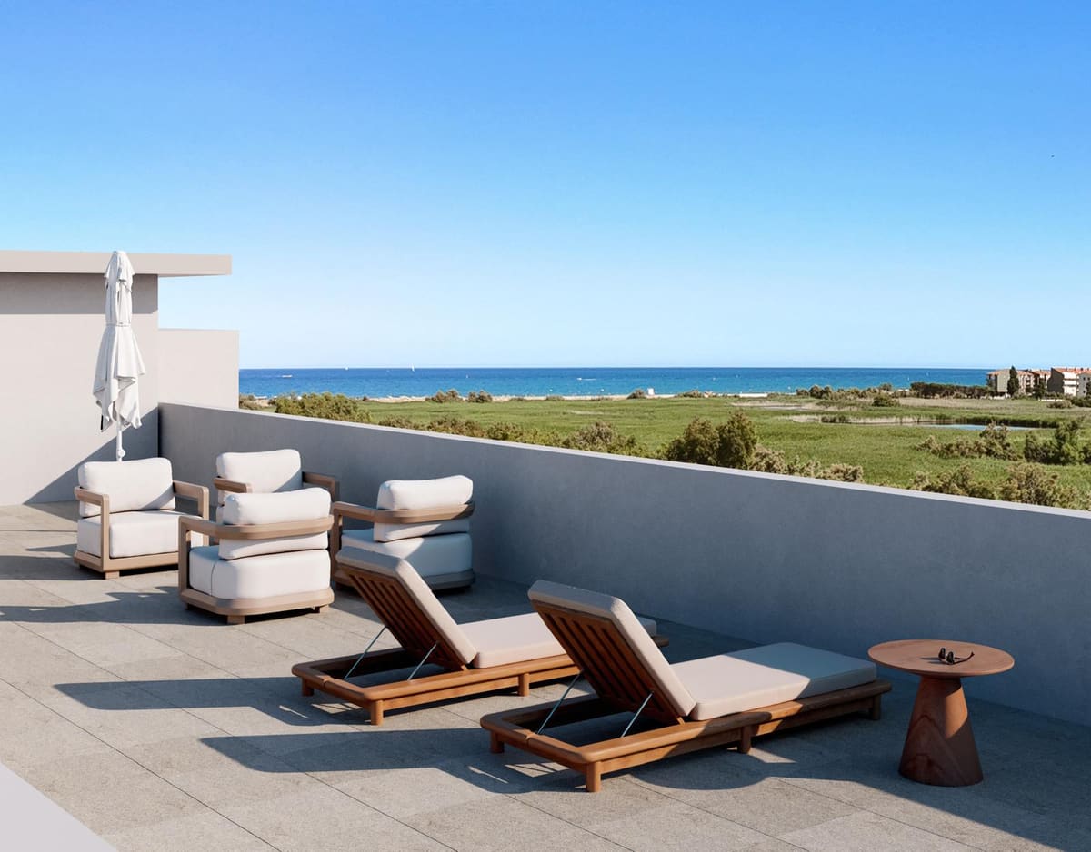 Terraza privada con vistas a la marisma y al mar